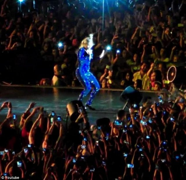 Beyonce sahnede tacize uğradı! - Resim: 1