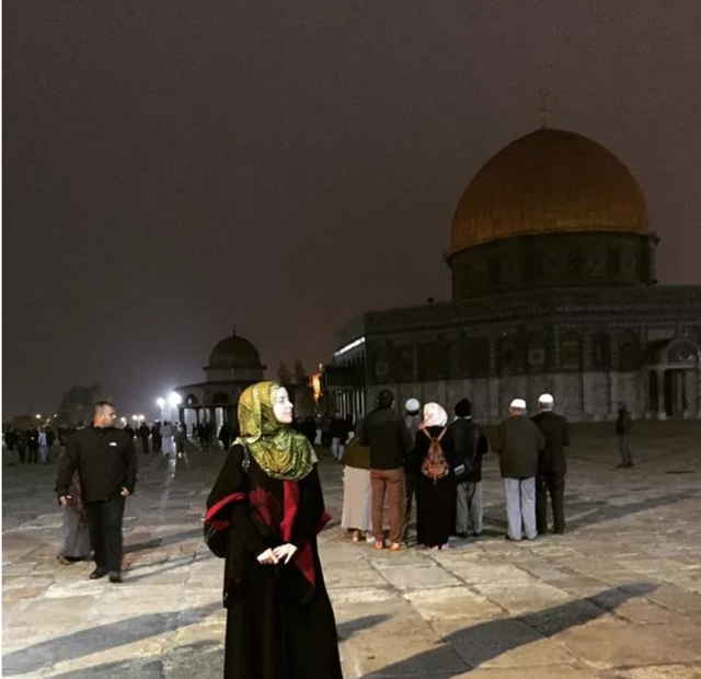 Gamze Özçelik'in kardeşi Meltem'i görenler şaşkınlık yaşadı ablasının yolundan gitti! - Resim: 2