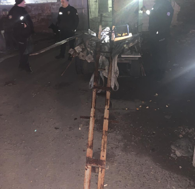 Ata atlayıp olay yerinden kaçtılar! Hırsızlar öyle bir şey çaldı ki polis ekipleri şaştı kaldı - Resim: 2