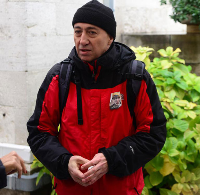 Ünlü oyuncu son yolculuğuna uğurlandı göz yaşları sel oldu - Resim: 3