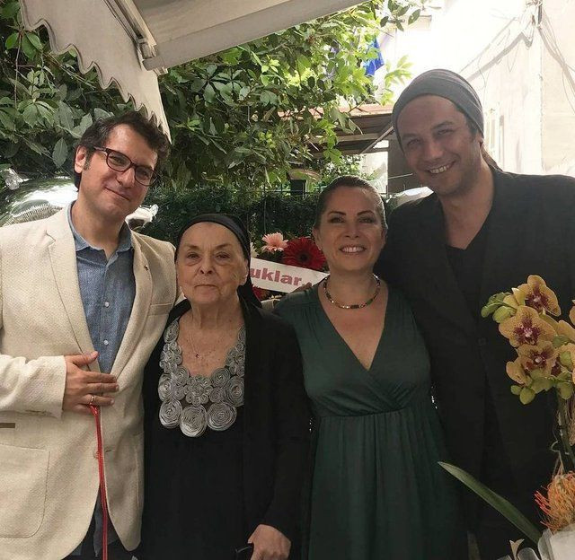 Kırmızı Oda'nın eski yıldızı Sevinç Erbulak ile Volkan Cengen evleniyor nişanlandılar - Resim: 2