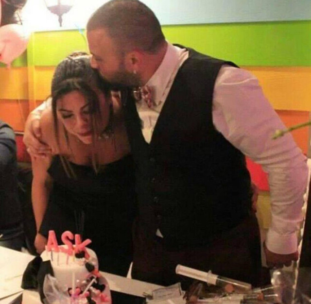 İzmir'de korkunç olay! Genç kadın nişanlısını av tüfeğiyle öldürüp intihar etti - Resim: 0