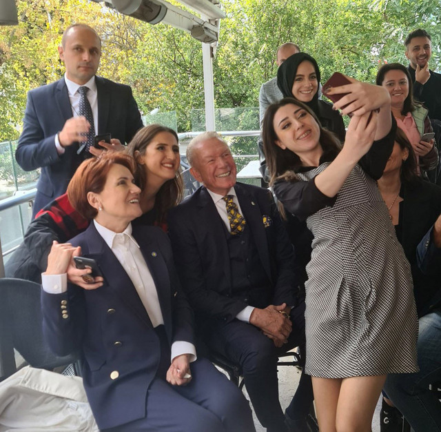 Meral Akşener günde 2.5 paket sigara içiyormuş! Sigarayı bıraktı 13 kilo verdi diyetisyeni bakın kimmiş! - Resim: 1