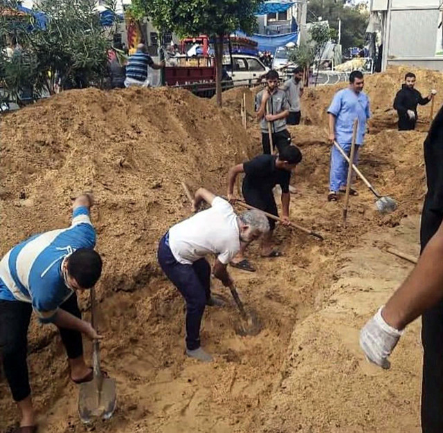Şifa Hastanesi'ne toplu mezar kazılıyor! İsrailitiraf etti! Şifa Hastanesi'ne girdik, rehine yok... - Resim: 0