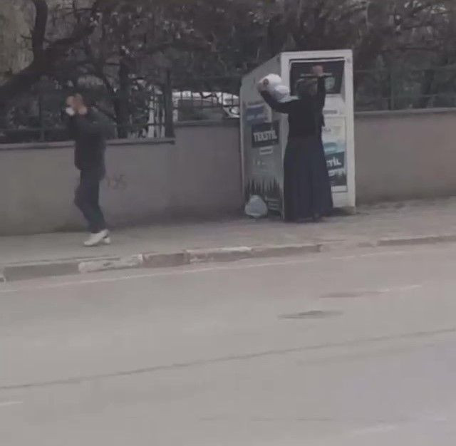 Darıca'da görenler şaşkına döndü çocuğu kumbaranın içine soktu - Resim: 3