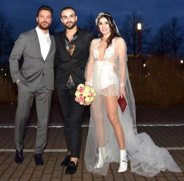 Burcu Kıratlı Sinan Akçıl ile evlendi mi kaç yaşında? - Resim: 0