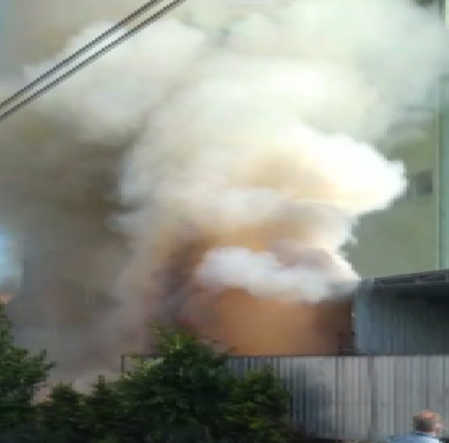 İstanbul Arnavutköy'de yangın! Kumaş fabrikası alevlere teslim oldu - Resim: 0