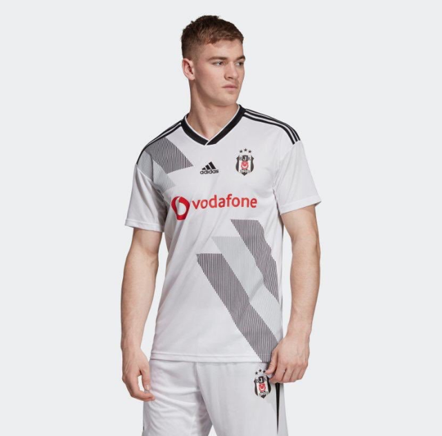 Beşiktaş'tan forma skandalı sonrası açıklama - Resim: 0