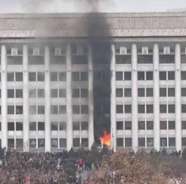 Kazakistan'da akaryakıt zamları halkı sokağa döktü! OHAL ilan edildi hükümet istifa etti - Resim: 0