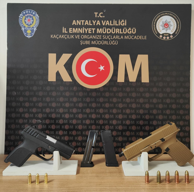 Antalya'da silahlı suç örgütü operasyonunda yakalanan 5 zanlı tutuklandı - Resim: 0