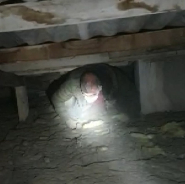 Bursa'da şoke eden polisten kaçış operasyonu! Baskında tavan arasında yakalandı - Resim: 2