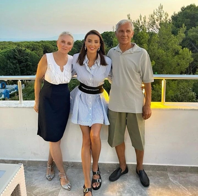 Özge Ulusoy’un acı günü! Babası trafik kazasında hayatını kaybetti - Resim: 0