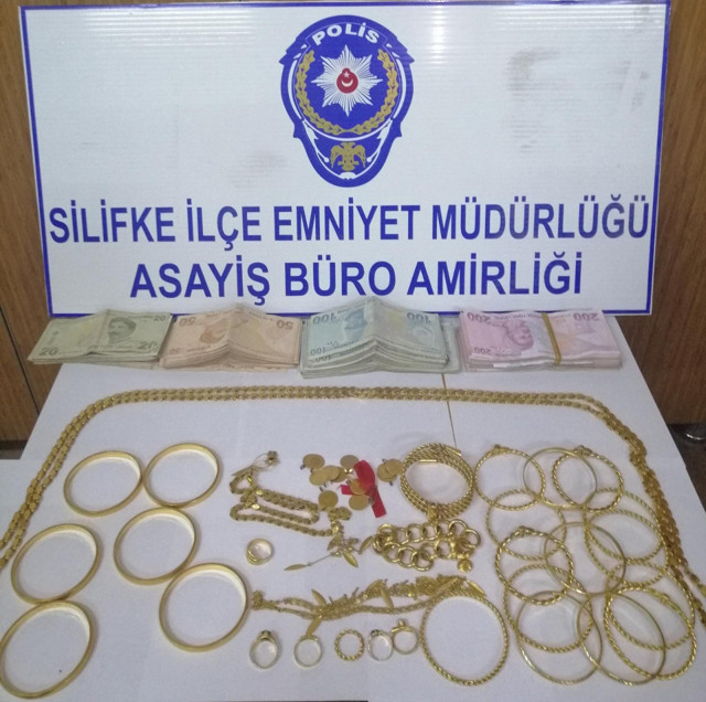 Mersin'de 'Savcıyım' yalanıyla dolandırıcılık yapan 2 kişi suçüstü yakalandı - Resim: 0