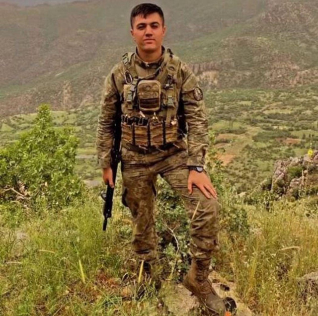 Yürek dağlayan fotoğraf! Aynı sofra oturan 4 asker şehit oldu - Resim: 1