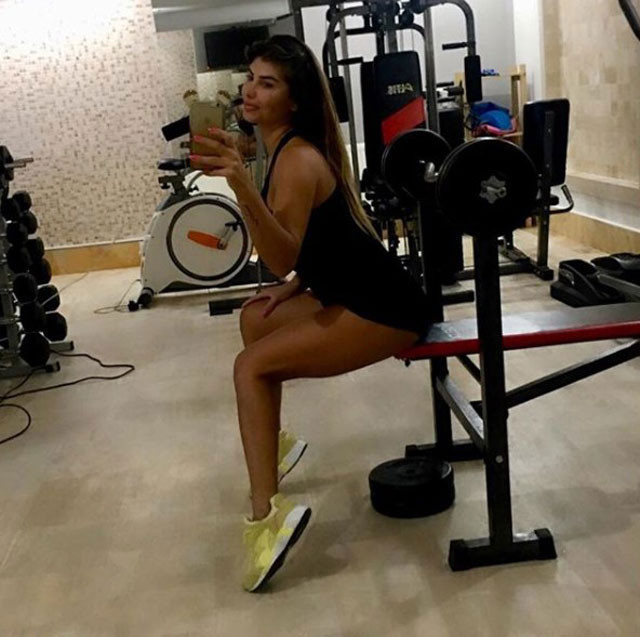 İrem Derici'nin göğüs dekoltesi sosyal medyayı yıktı geçti - Resim: 4