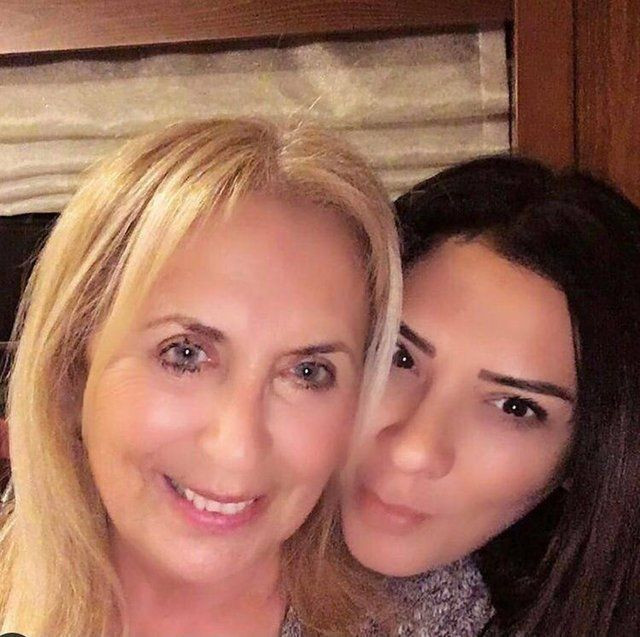 Anneler Günü pozuyla herkesi üzüntüye boğdu! İbrahim Tatlıses İclal Aydın Celil Nalçakan paylaştı - Resim: 3