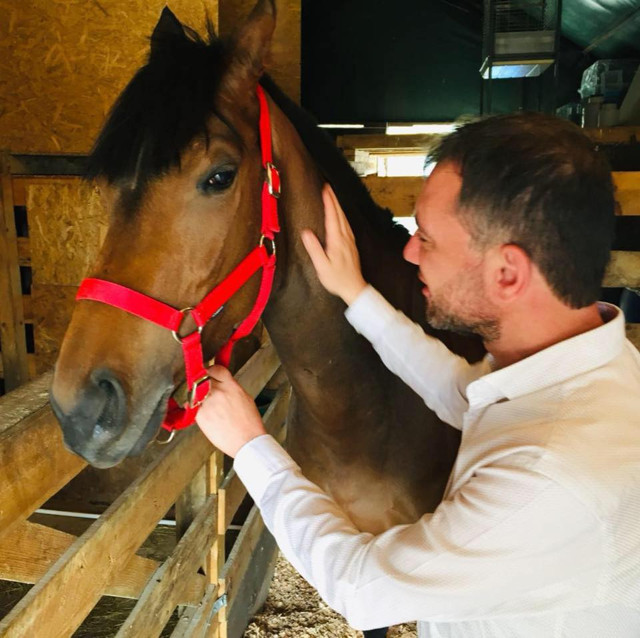 Cinsel dolandırıcılık! Sahte cinsel uyarıcı ilaçlarla dolandırdı kendine çiftlik kurdu - Resim: 1