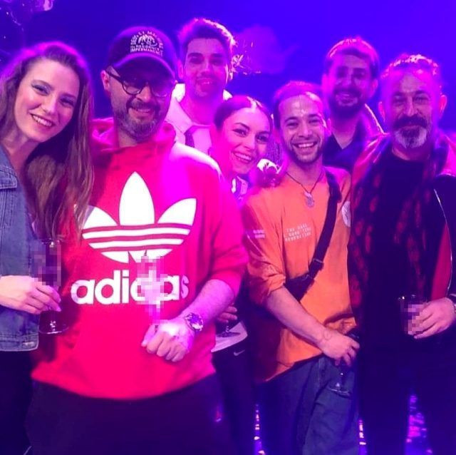 Cem Yılmaz ile Serenay Sarıkaya Atina sokaklarında böyle yakalandı - Resim: 2