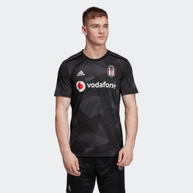 Beşiktaş'tan forma skandalı sonrası açıklama - Resim: 1