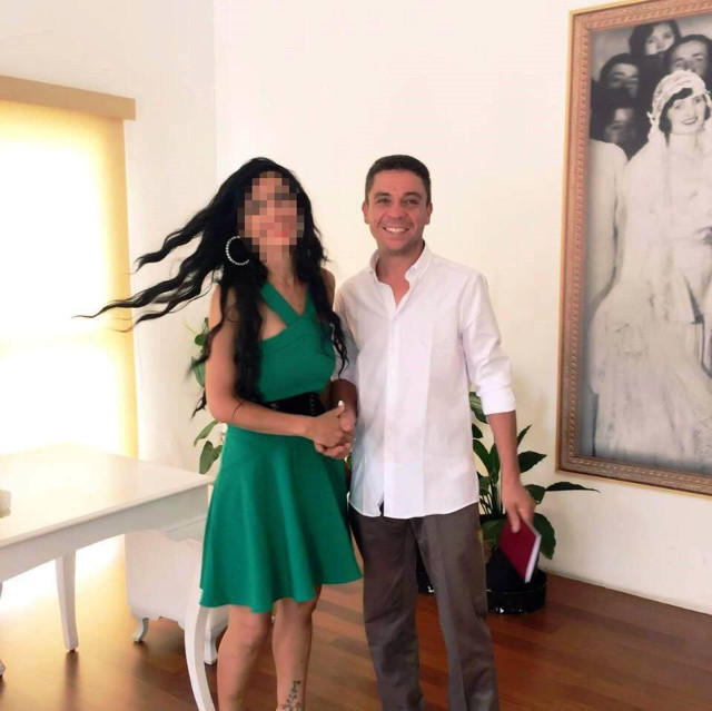 Muğla'da silahla eşini yaraladı ardından intihar etti - Resim: 0