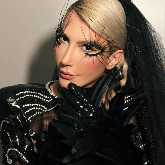 Melek Mosso'dan sonra Hande Yener de saçlarını kesti! Sen Ağlama dedi, gözyaşlarını tutamadı! - Resim: 1