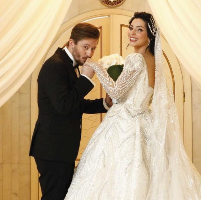 Merve Boluğur 'kocam' paylaşımına gelen yoruma çok kızdı! 'Evde kalmış...' - Resim: 0