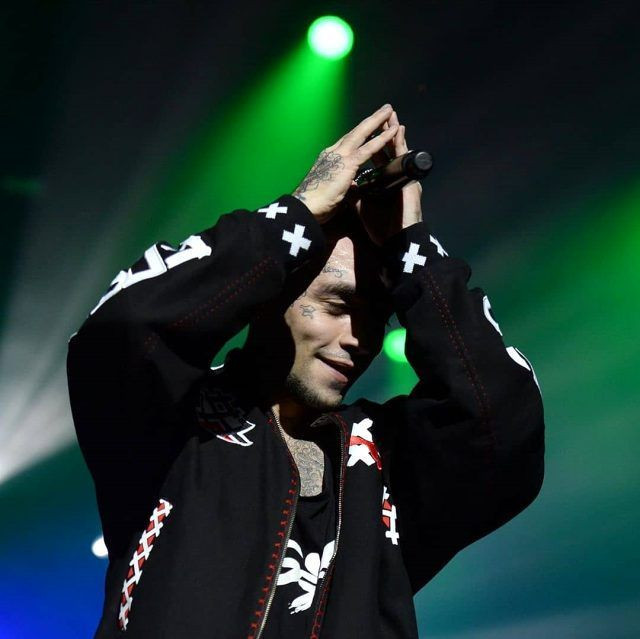 Ezhel müjdeyi annesiyle beraber duyurup asker selamı çaktı tezahüratlar yıktı - Resim: 1