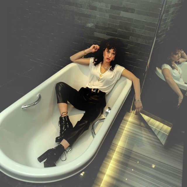 Hülya Avşar'a benzerliği olay olan Melisa Şenolsun küvette poz verdi - Resim: 3