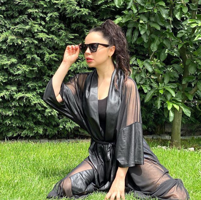 Aşk-ı Memnu'nun Cemile'si son haliyle şok etti Pelin Ermiş mini şortlu pozlarını paylaştı - Resim: 3