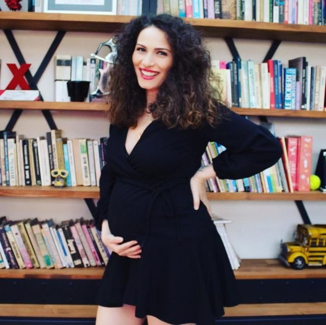 Kemal Sunal'ın kızı Ezo Sunal bebek beklediğini müjdesini verdi pozlarını paylaştı - Resim: 2