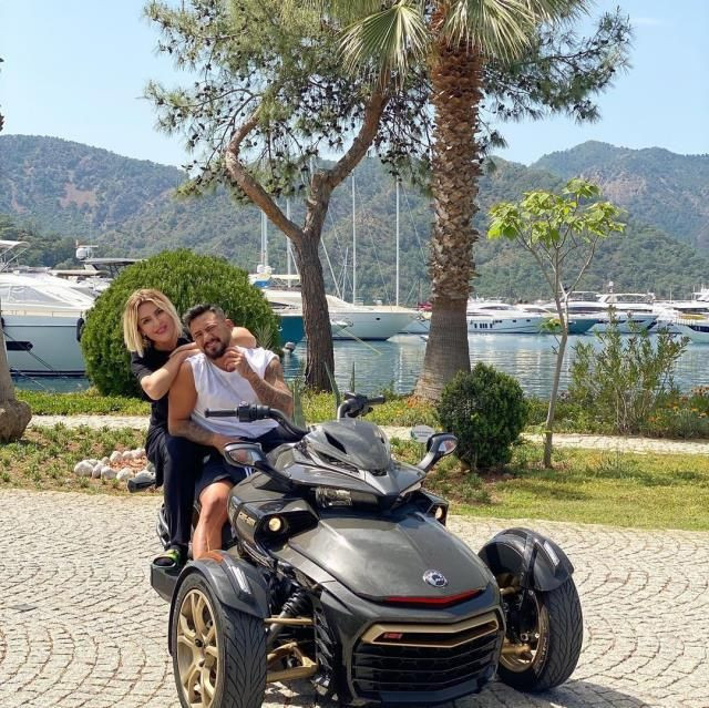 Selin Ciğerci ile pozuna gelen yorumla Gökhan Çıra çıldırdı ağzını bozdu - Resim: 3