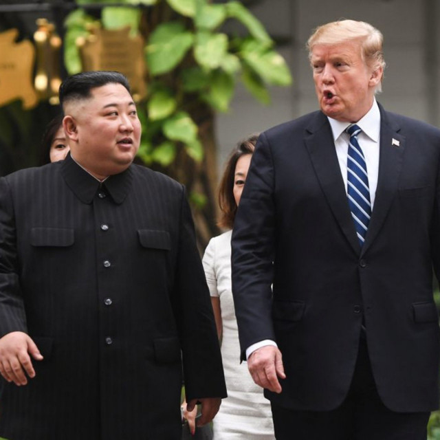 Donald Trump tavrını koydu: Düşmanca davranırsa kaybedecek şeyi çok - Resim: 0