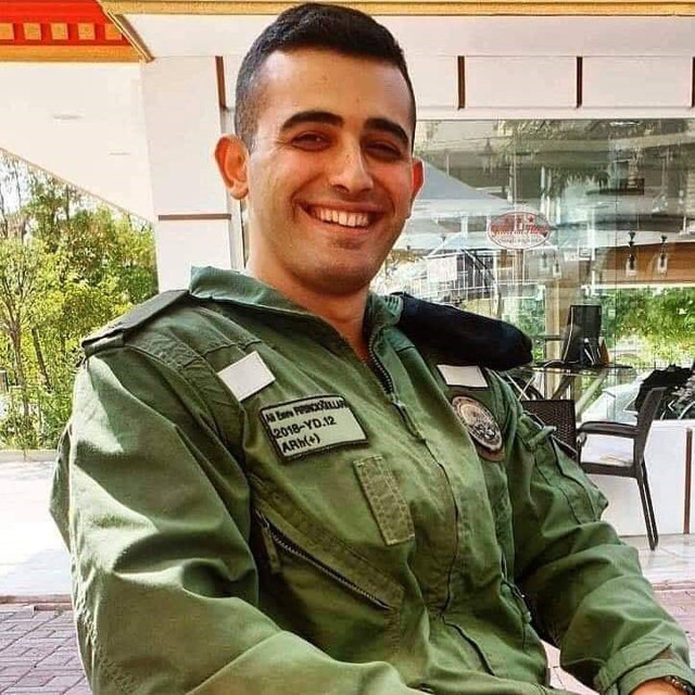 İdlib şehidi Teğmen Ali Emre Fırıncıoğulları defnedildi annesi kazağı elinden hiç bırakmadı - Resim: 1