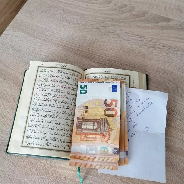 Kütahya'da karantinada kaldığı yurt odasındaki Kur'an-ı Kerim'in arasına 400 avro bıraktı - Resim: 0