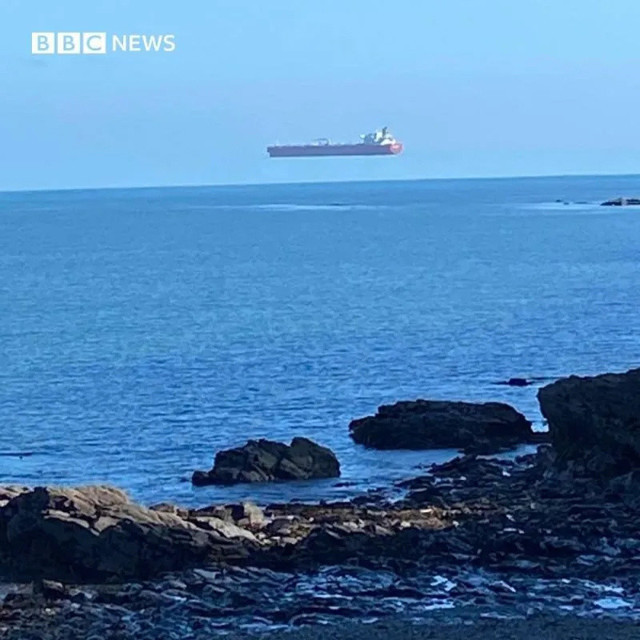 İngiltere'de çekilen uçan gemi fotoğrafı herkesi şaşırttı - Resim: 0