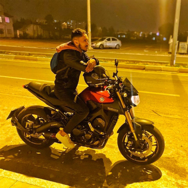 Antalya'da 'bir insan katiliyle fotoğraf çekinir mi?' diye fotoğraf çektirdiği motosiklet sonu oldu - Resim: 0