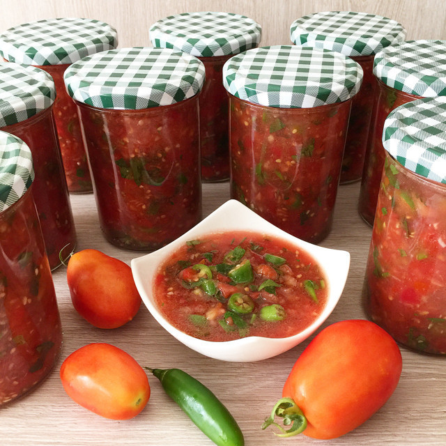 Sabah kalvaltıda bile yeniliyor! Biberli domates turşusu eltinizi kıskandıracak - Resim: 0