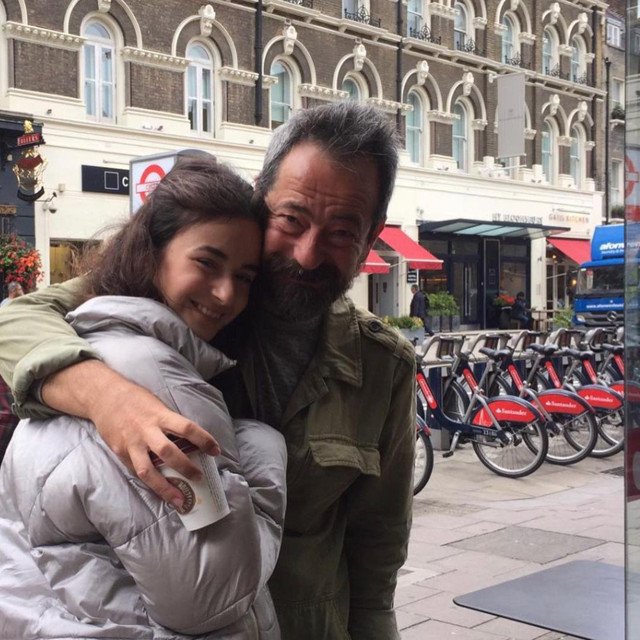 Feridun Düzağaç paylaştı: Kızını görenler gözlerine inanamadı! "Kral tacını bulmuş, Prensesiyle" - Resim: 6