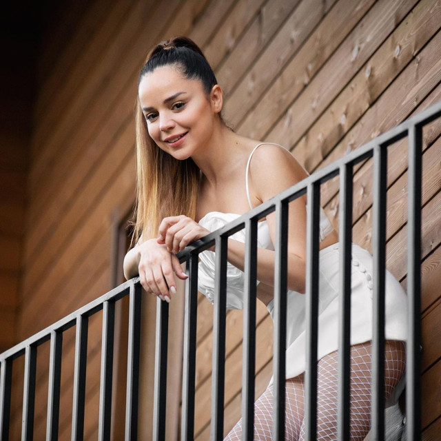 Aşk-ı Memnu'nun Cemile'si yürek hoplattı! Pelin Ermiş'in inanılmaz değişimi: "Kim der ki bu kız 40 yaşında" - Resim: 3