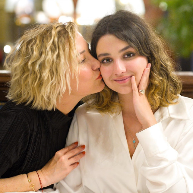 Berna Laçin elektirik faturasını görünce isyan etti! 'Genelev' sorusuna verdiği yanıt bomba! - Resim: 2