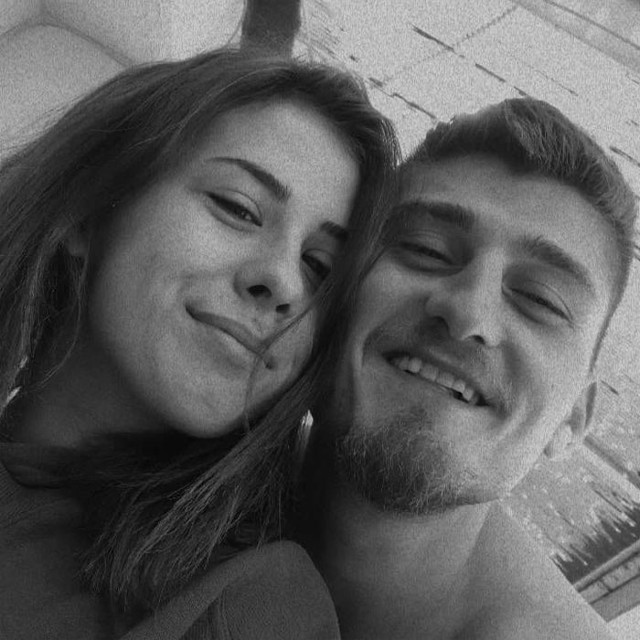 Sevdiği adamın kalbine bıçak saplayarak öldüren genç kız hüngür hüngür ağladı - Resim: 1