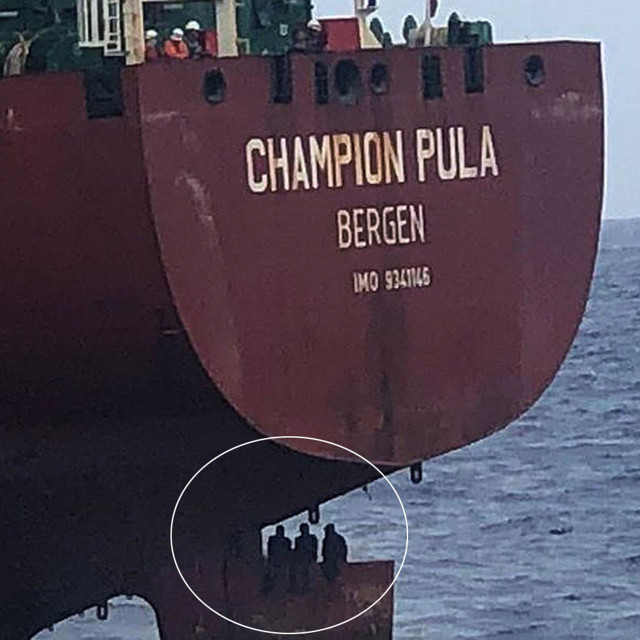 3 mültecinin bulunduğu yere bakın 11 gün geminin dümeninde aç susuz... - Resim: 2