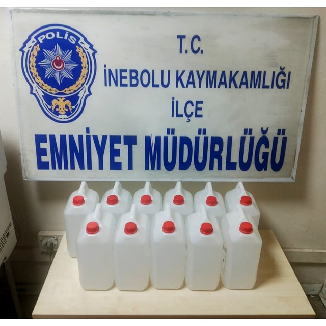 FETÖ’den ihraç edildi! Binbaşının evinde 55 litre etil alkol ele geçirildi - Resim: 0