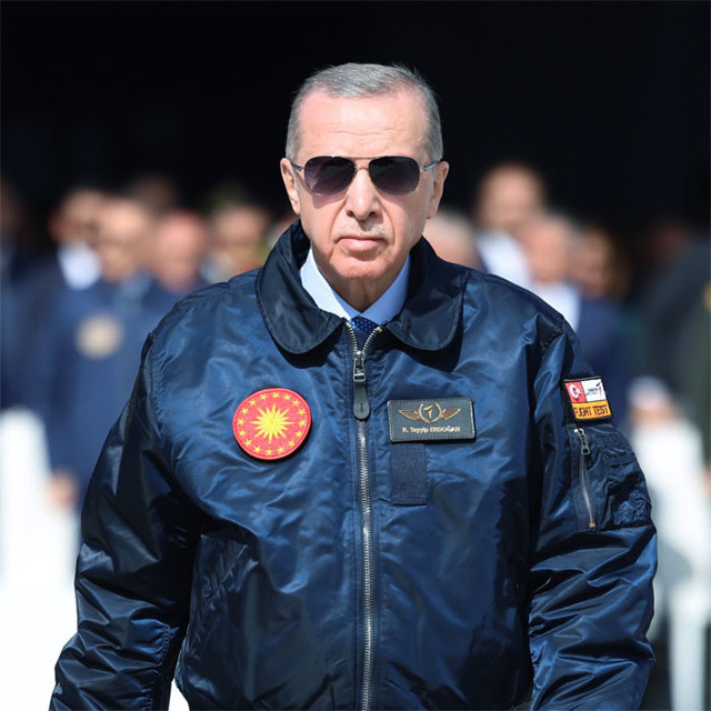 CHP'li Gürsel Tekin'in Erdoğan paylaşımı olay oldu: Beyler güzellik yarışması yapmıyoruz - Resim: 0