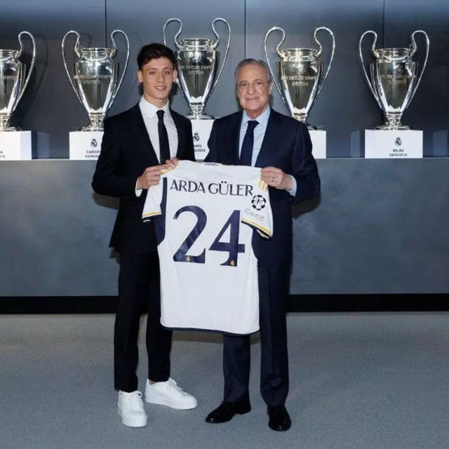 Arda Güler resmen Real Madrid'de! 6 yıllık imzayı attı, forma numarası belli oldu! Annesi gözyaşlarını tutamadı... - Resim: 0
