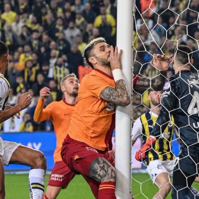 Derbi sonrası Fenerbahçe ile Galasataray Icardi için kapıştı! Dirsek mi morarttı direğe çarptığı için mi morardı - Resim: 1