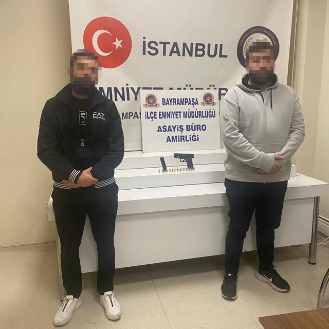 Eşi ile trafikte tartışan adamı, tetikçi tutup kurşun yağmuruna tutturdu - Resim: 0