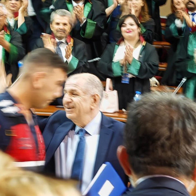 Ümit Özdağ tahliye edildi! Silivri'den çıkar çıkmaz ilk iş şükür namazı kılacak - Resim: 0