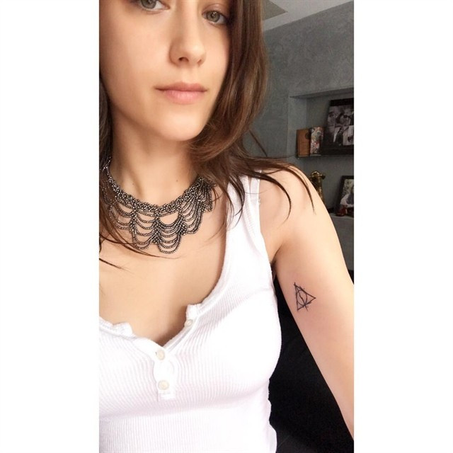 Hazal Kaya yeni dövme yaptırdı - Resim: 2