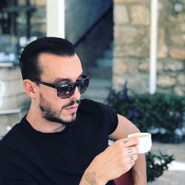 Cem Adrian suskunluğunu bozdu! Takipçisine küfür etti mi? - Resim: 1